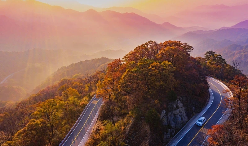 行走金寨中國紅嶺公路，體驗(yàn)華東最美自駕線路